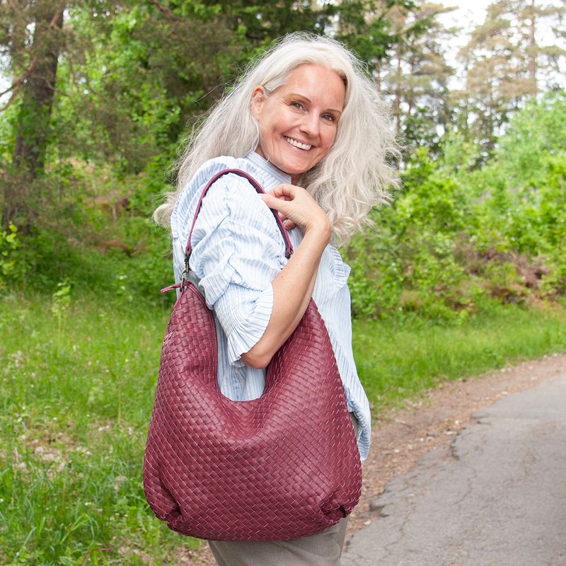 LOTUS stor flettet bag i skinn med dobbel rem - bordeaux