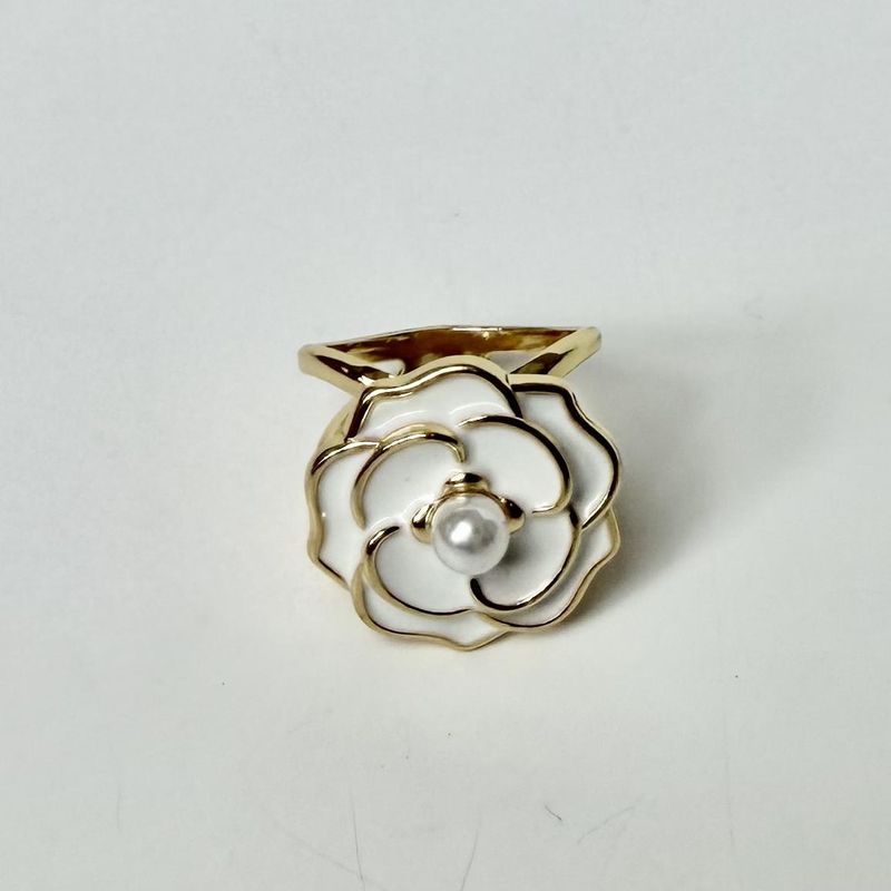 Skjerfring Blomst med Perledetalj – Elegant skjerfholder