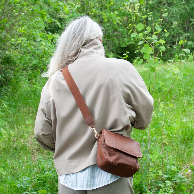 LEXI clutch i skinn - brun
