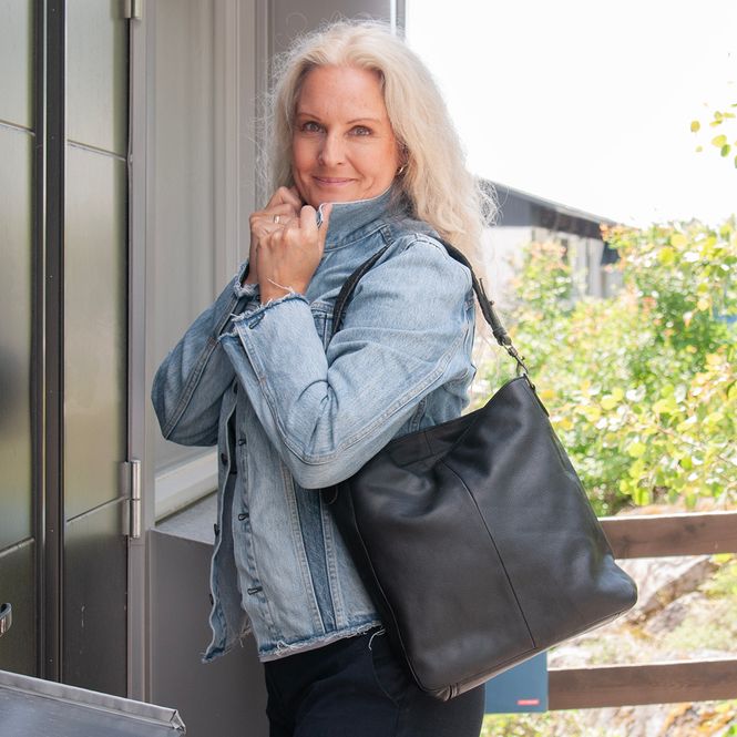 Hovedbilde LEA crossveske i skinn med dobbel rem - Svart