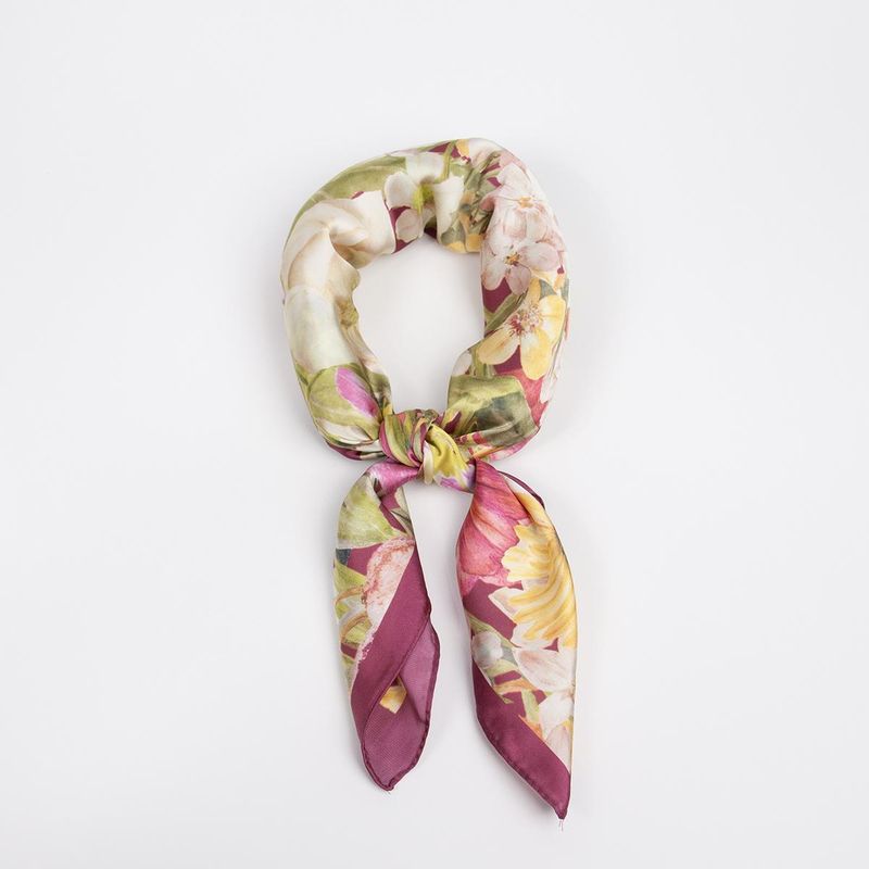Blommig sidenslen scarf 70x70 cm – somrig scarf med blomster