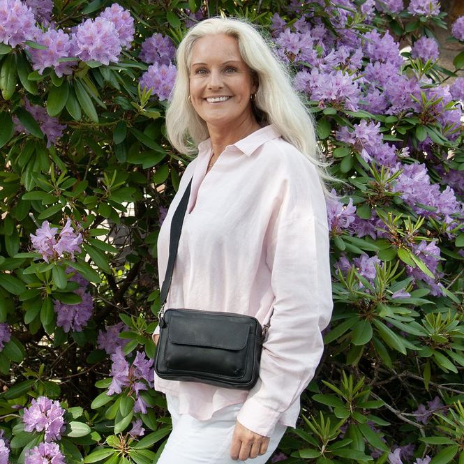 Hovedbilde LAVA skinnclutch med ytterlomme - svart