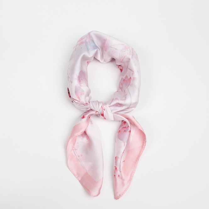 Huvudbild Blommig scarf 70x70 cm – elegant ...