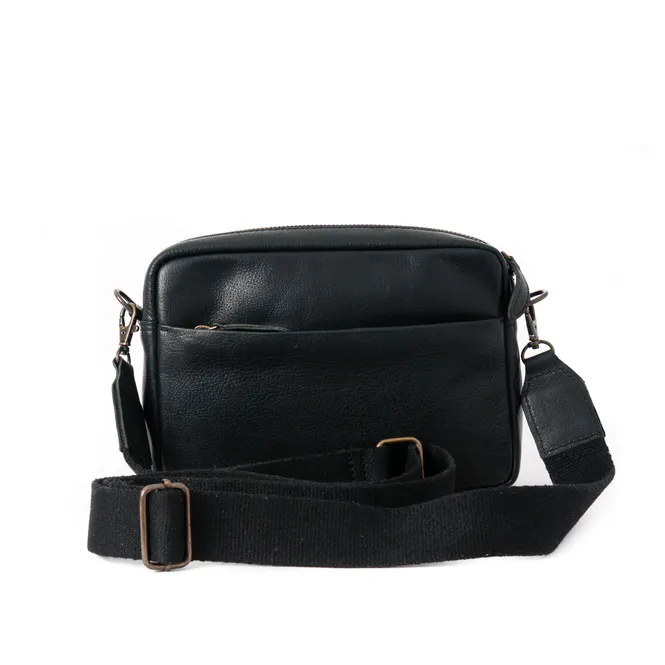 Hovedbilde LAVA skinnclutch med ytterlomme - svart