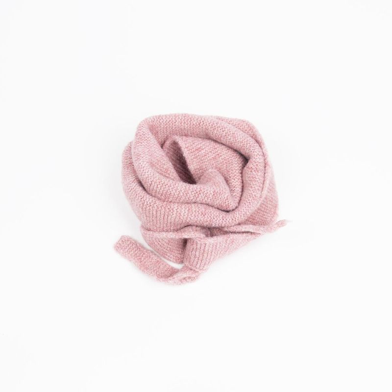 Lys rosa strikket knyteskjerf i ull og viskose