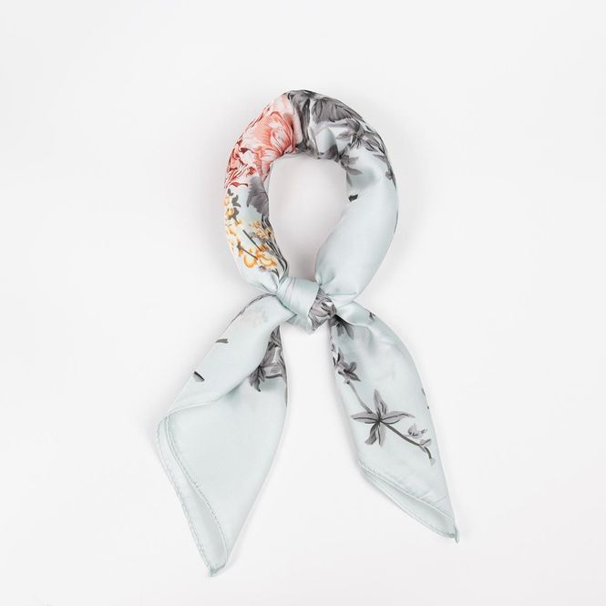 Huvudbild Liten scarf med blommor - scarf 70x70 cm elegant ...