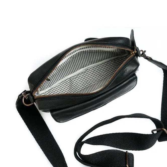 Hovedbilde LAVA skinnclutch med ytterlomme - svart